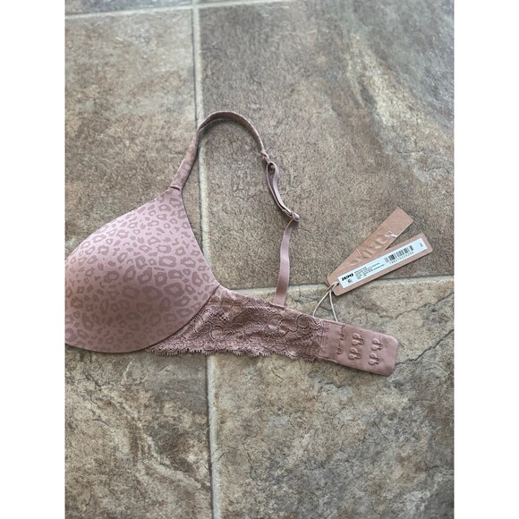 Skims Wireless Form Jacquard Push Up Plunge Bra
Sienna Micro Leopard Print 30C - Picture 5 of 9